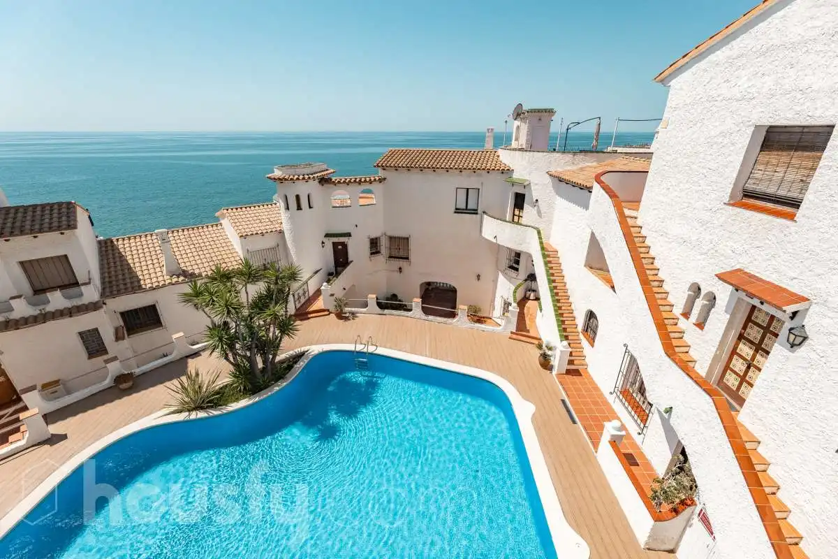 Piscina de Piso en venta en Sitges con Trastero, Amueblado y Piscina comunitaria