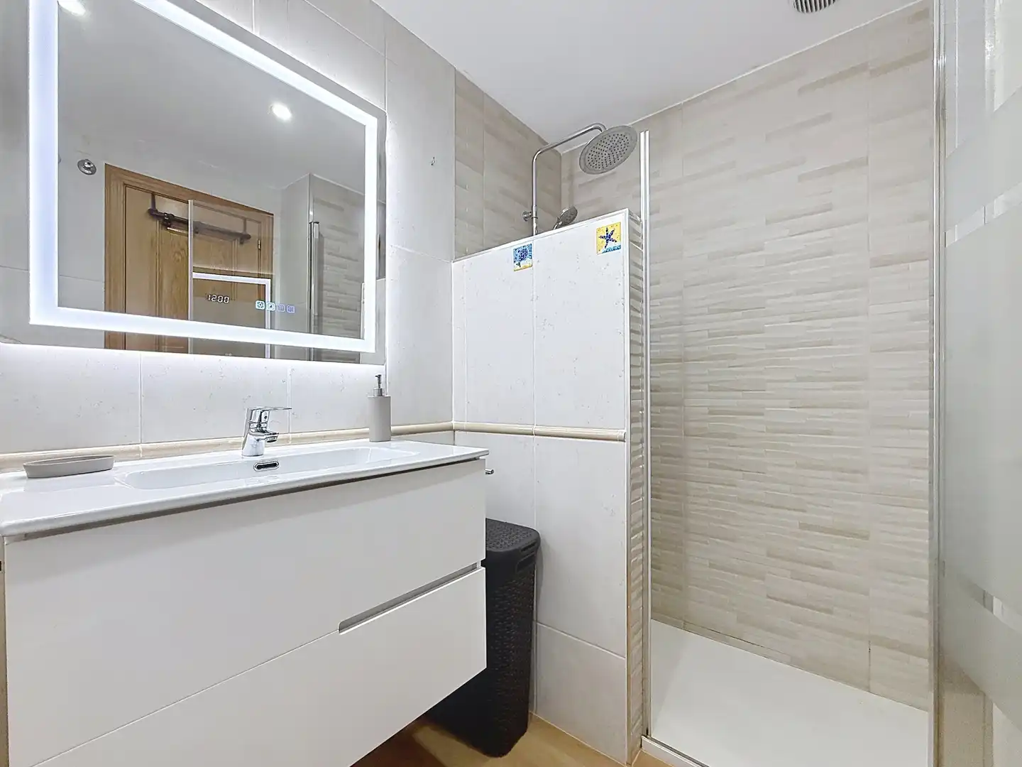 Bathroom of Flat for sale in Málaga  with Air Conditioner, Terrace and Oven