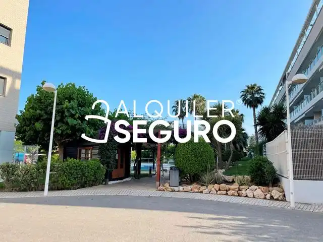 Vista exterior de Pis de lloguer en Dénia amb Aire condicionat, Terrassa i Traster