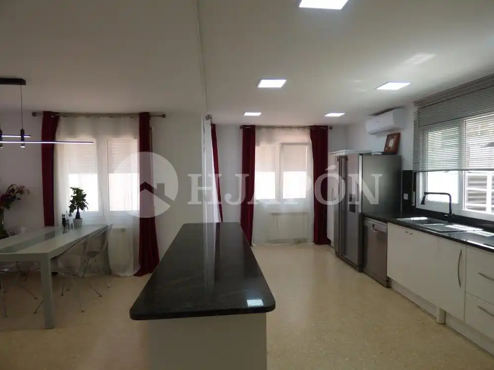 Cuina de Casa o xalet en venda en Alella amb Aire condicionat, Calefacció i Jardí privat