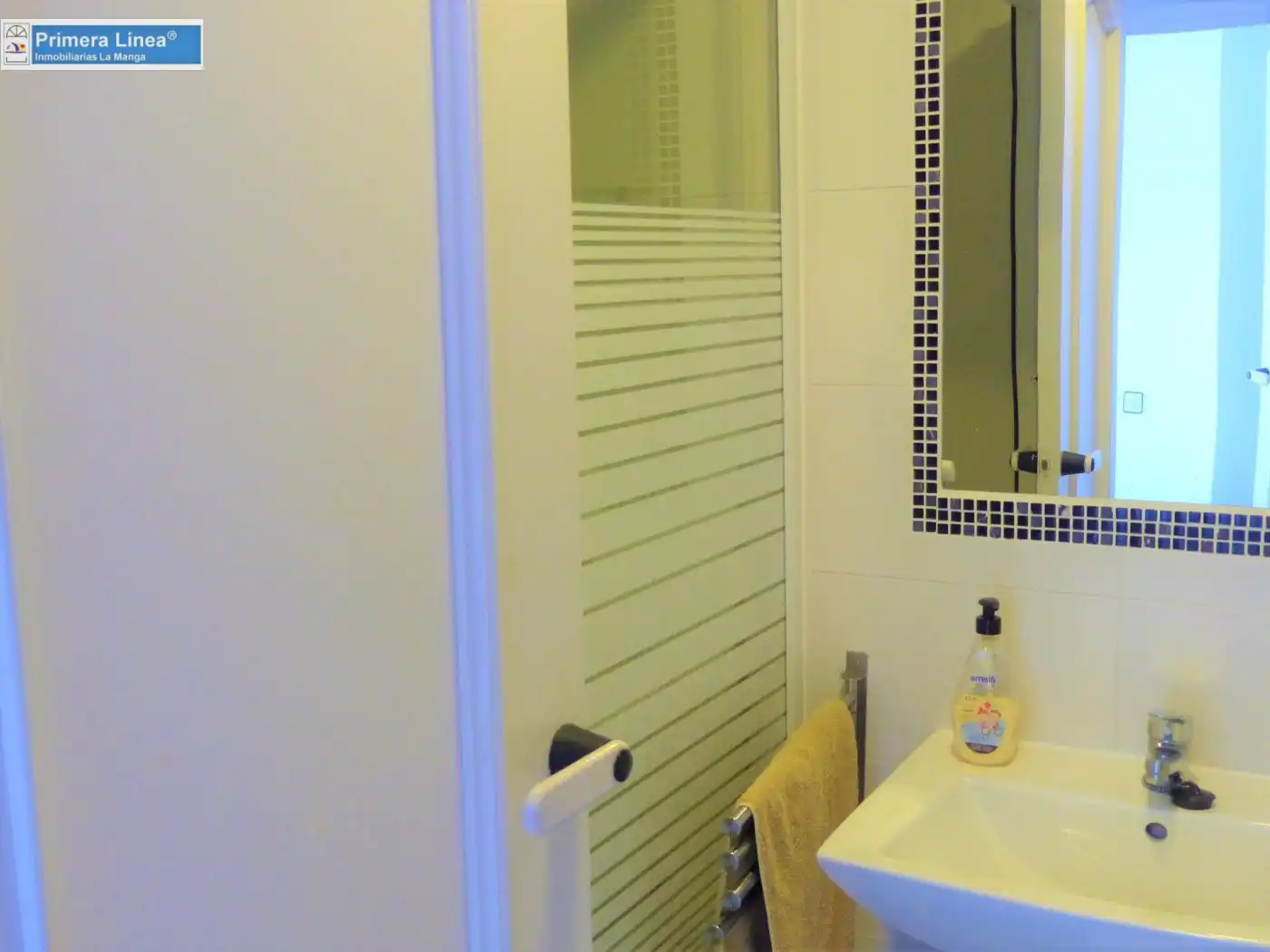 Baño de Casa adosada en venta en La Manga del Mar Menor con Aire acondicionado, Terraza y Amueblado