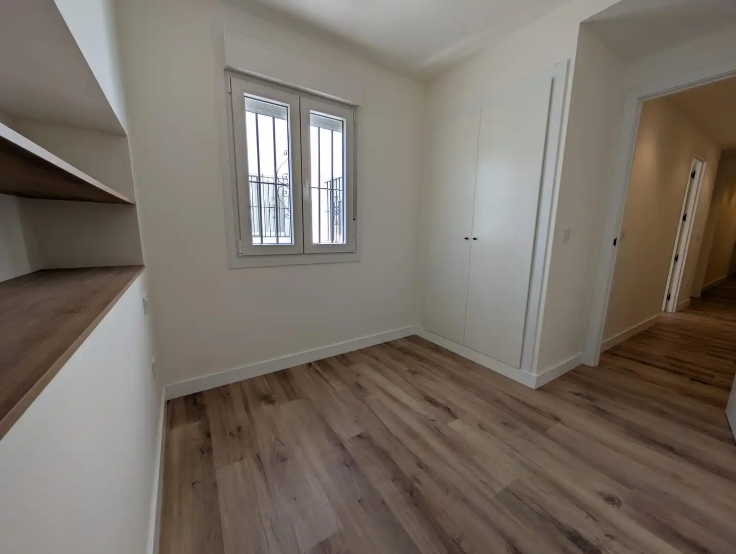 Bedroom of Flat for rent in Sevilla  with Air Conditioner, Heating and Balcony