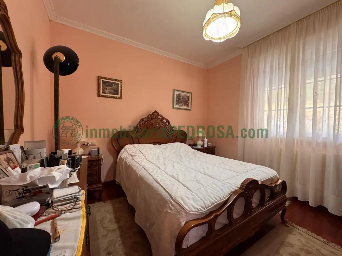 Dormitori de Casa o xalet en venda en Pontevedra Capital  amb Calefacció i Jardí privat