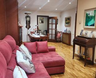 Sala d'estar de Pis en venda en Esplugues de Llobregat amb Aire condicionat, Calefacció i Parquet