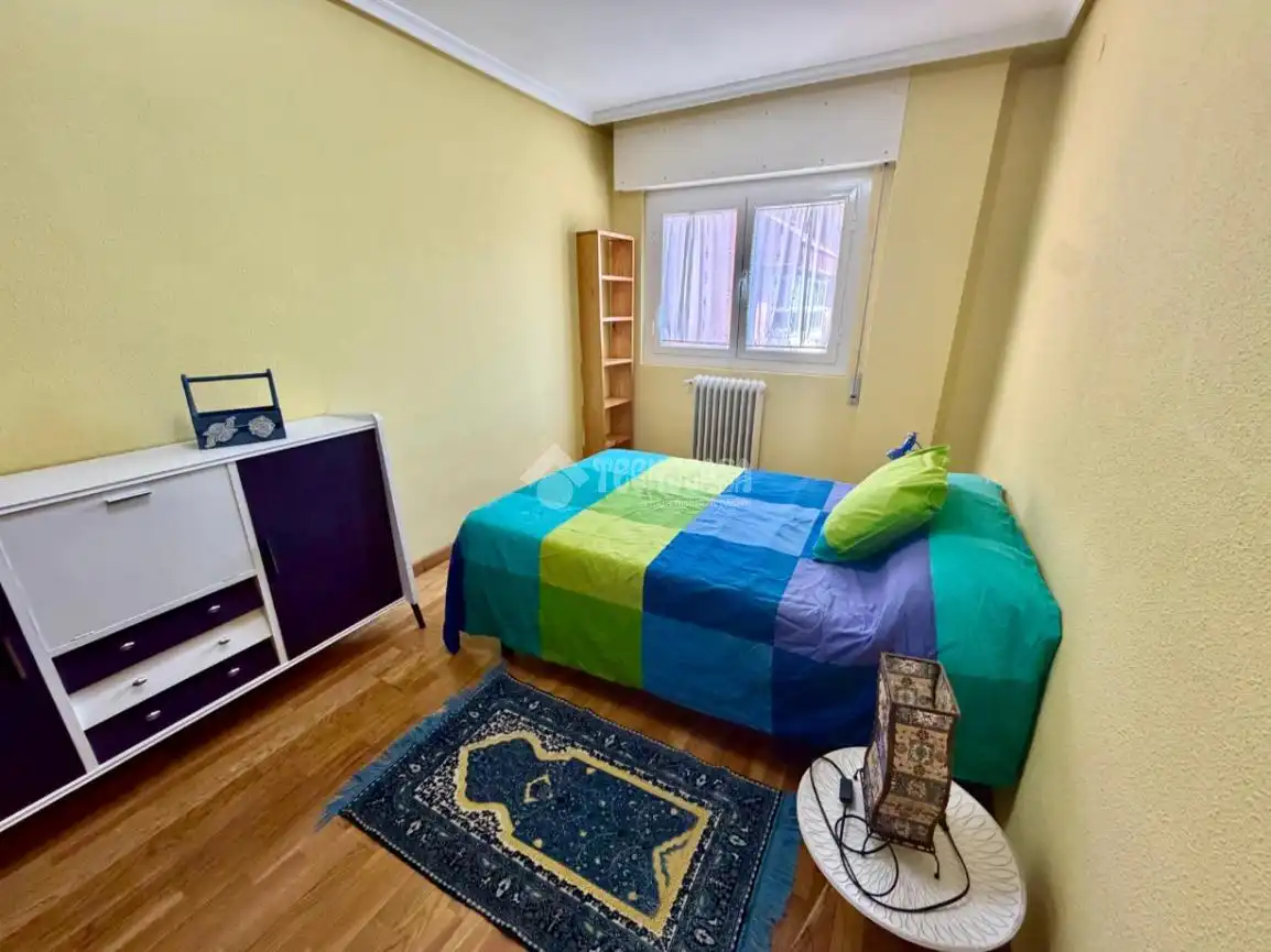 Habitación de Piso de alquiler en León Capital  con Aire acondicionado y Calefacción