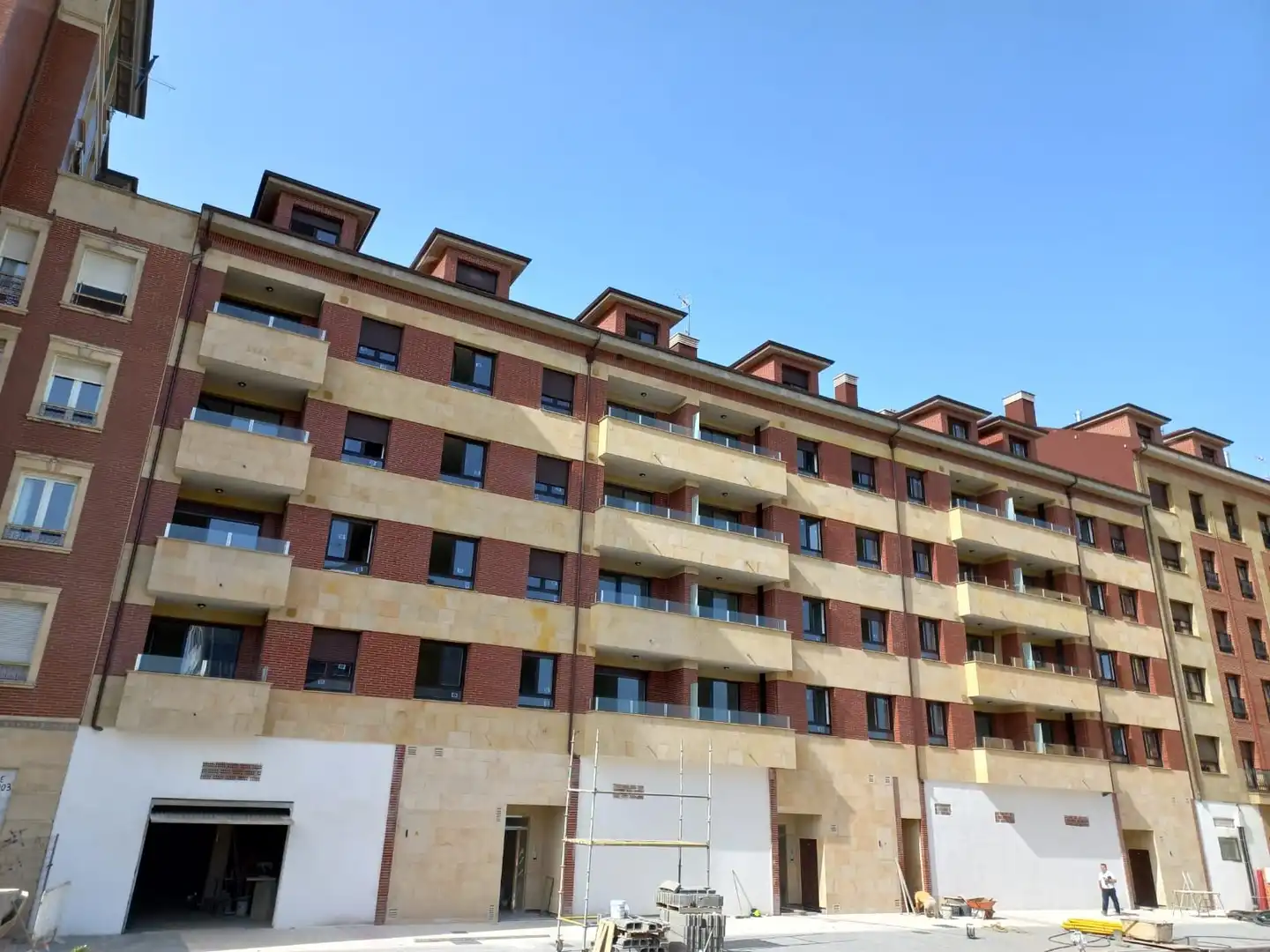 Commercial properties for sale in Avenida de Oviedo, 74, Lugones