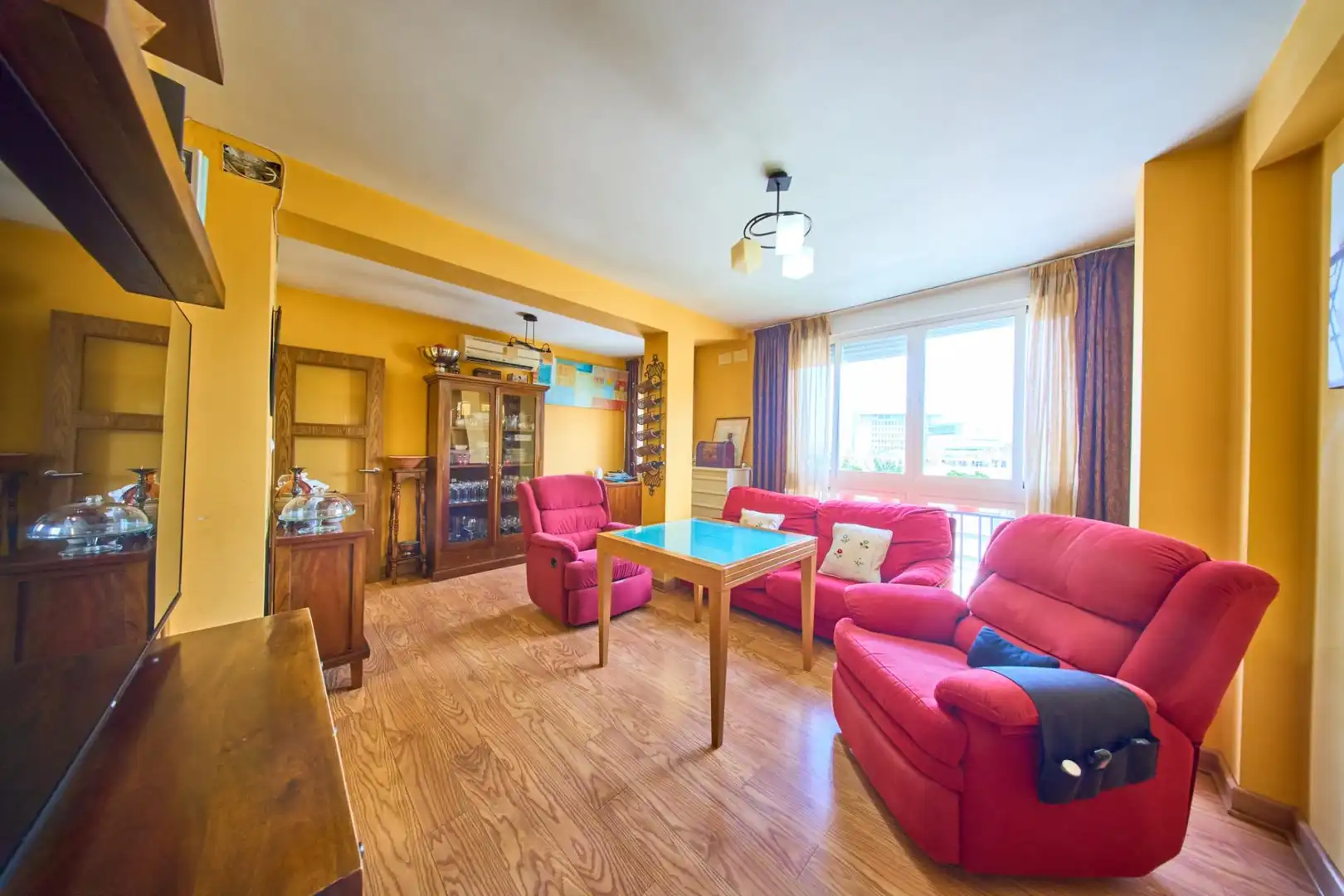 Sala d'estar de Pis en venda en Granada amb Aire condicionat