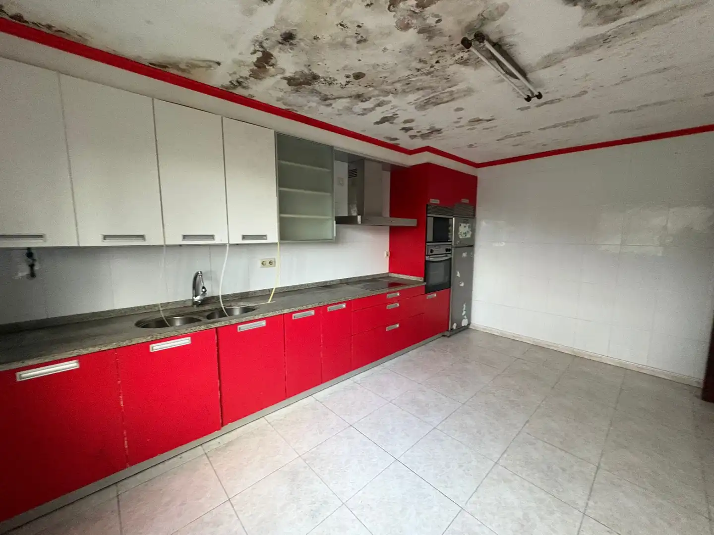 Cuina de Casa o xalet en venda en Cabana de Bergantiños amb Balcó