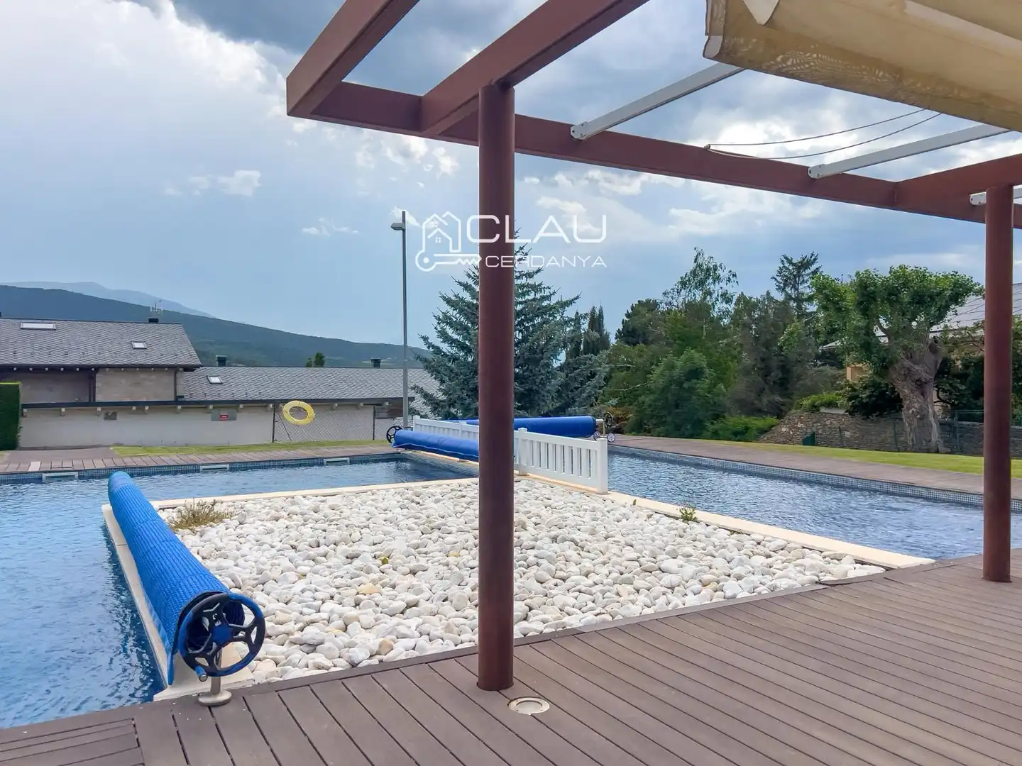 Swimming pool of Duplexes for rent in Osséja  with Heating, Parquet flooring and Terrace