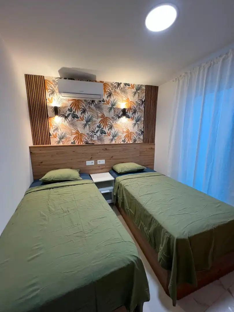 Dormitori de Pis en venda en Fuengirola amb Aire condicionat, Moblat i Balcó