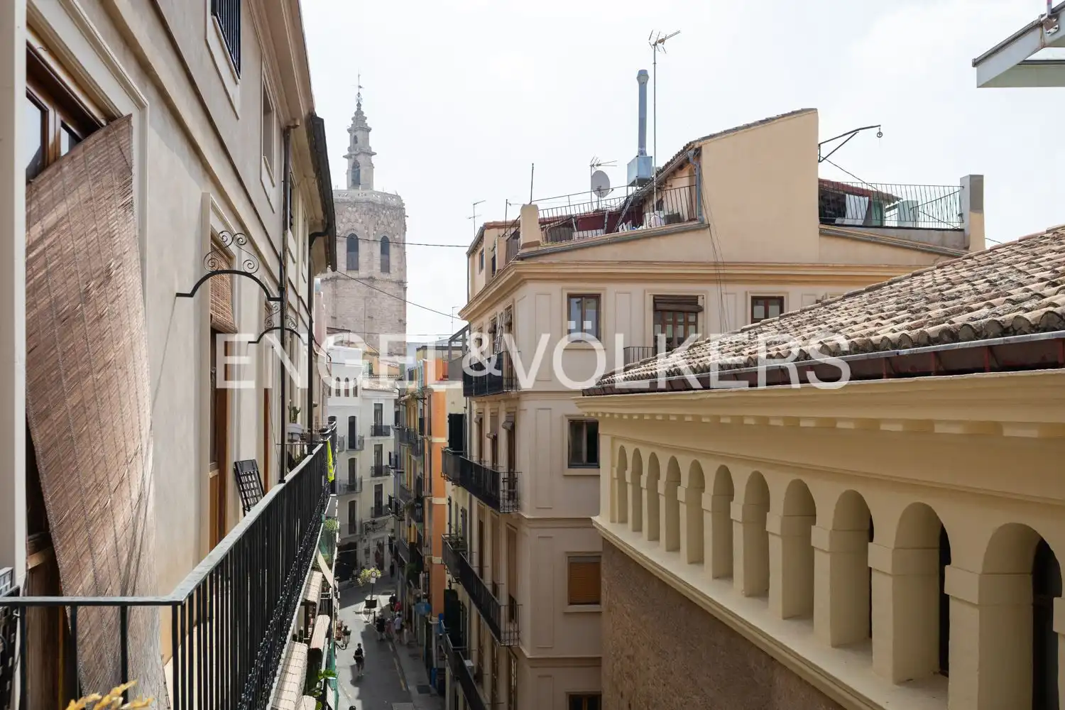 Vista exterior de Pis en venda en Valencia amb Calefacció, Parquet i Balcó