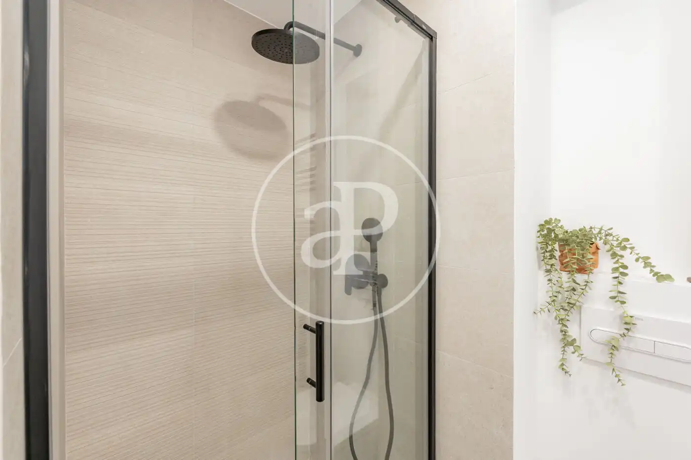 Bathroom of Flat for sale in Madrid  with Air Conditioner, Heating and Terrace