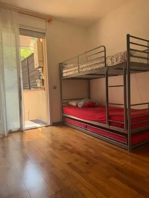 Dormitori de Casa adosada en venda en Barcelona amb Calefacció, Terrassa i Piscina