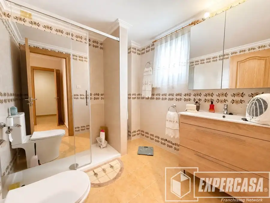 Baño de Piso en venta en Llíria con Aire acondicionado