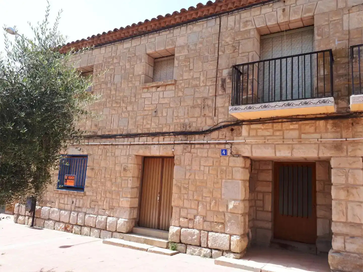 Vista exterior de Casa adosada en venta en Sariñena con Balcón