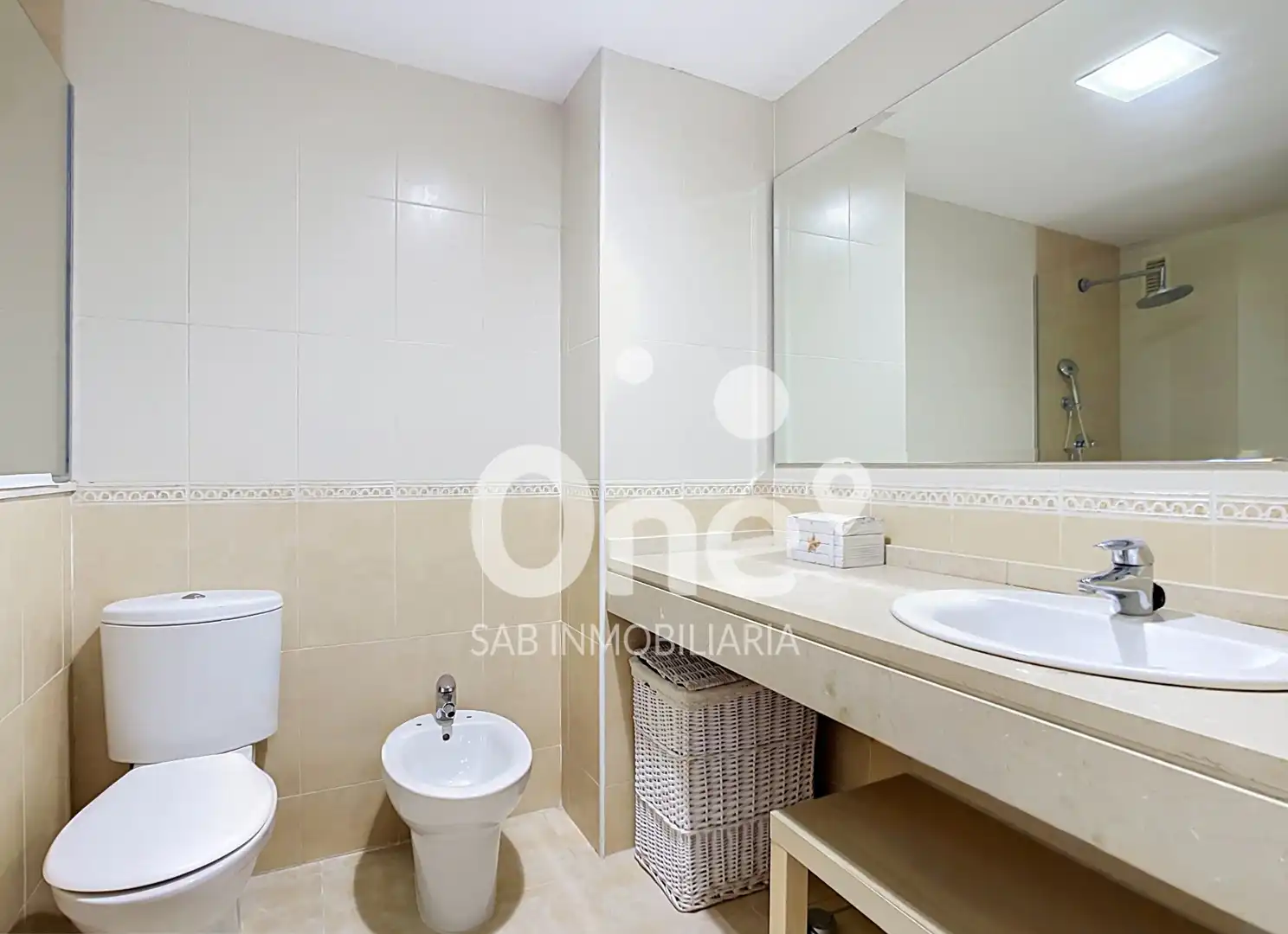 Bathroom of Flat for sale in Paterna  with Air Conditioner, Heating and Parquet flooring