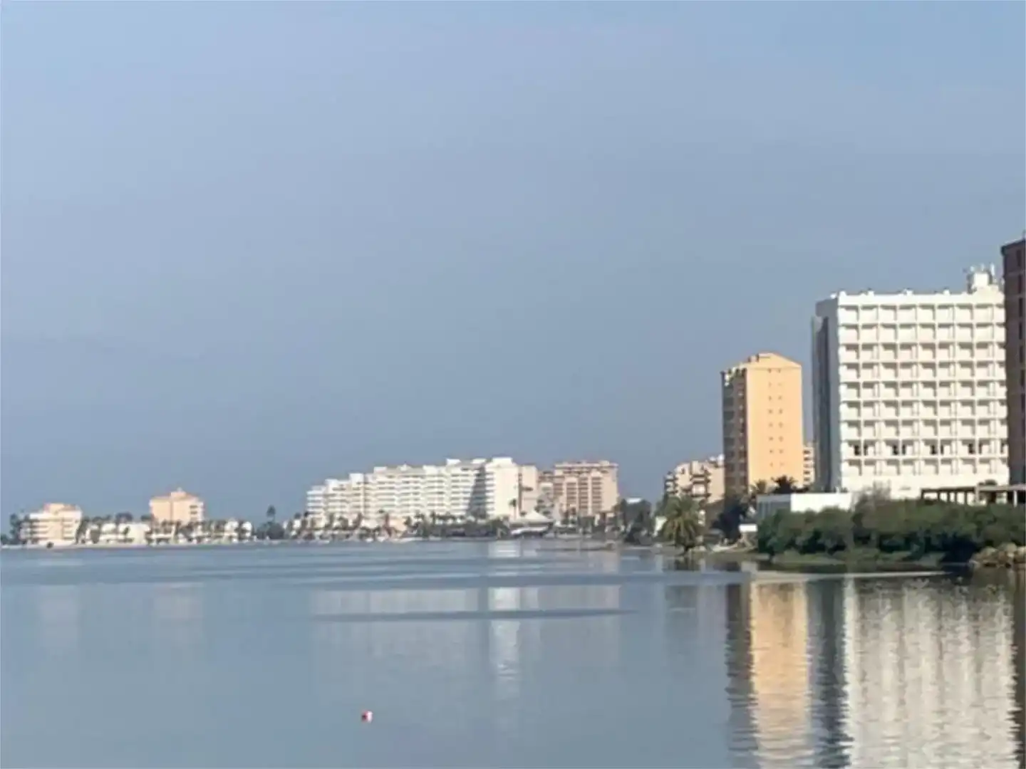Vista exterior de Casa o chalet en venta en La Manga del Mar Menor con Piscina y Balcón