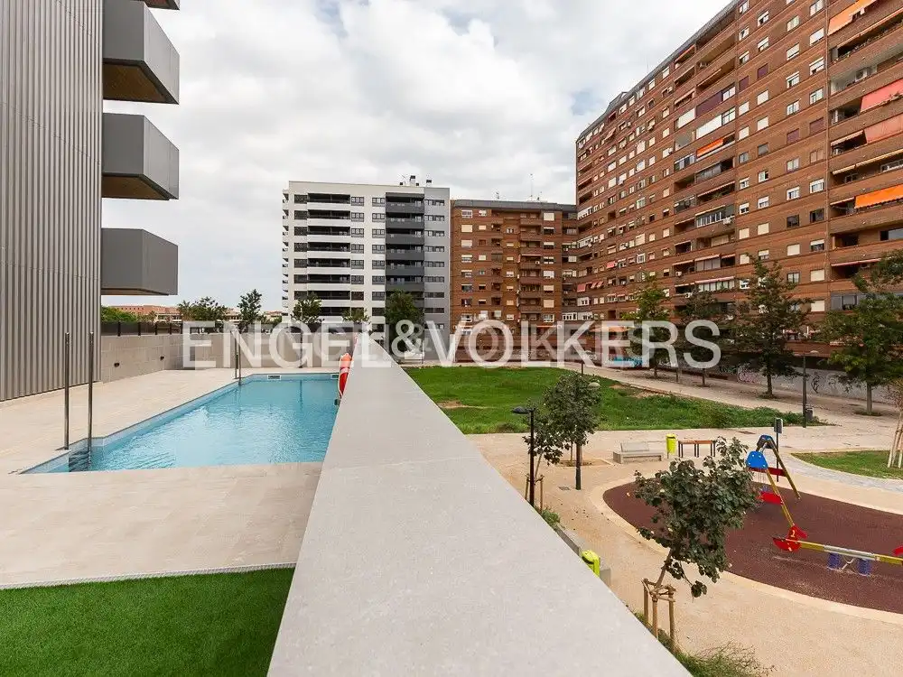 Schwimmbecken von Wohnung zur Miete in Valencia mit Klimaanlage, Heizung und Parkett