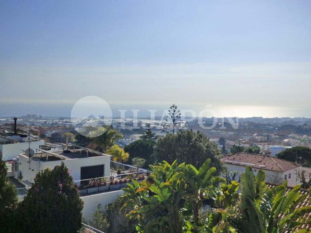 Exterior view of House or chalet for sale in Vilassar de Dalt  with Air Conditioner, Heating and Private garden