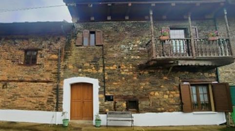 Vivir en una casa de piedra rodeada de Naturaleza?