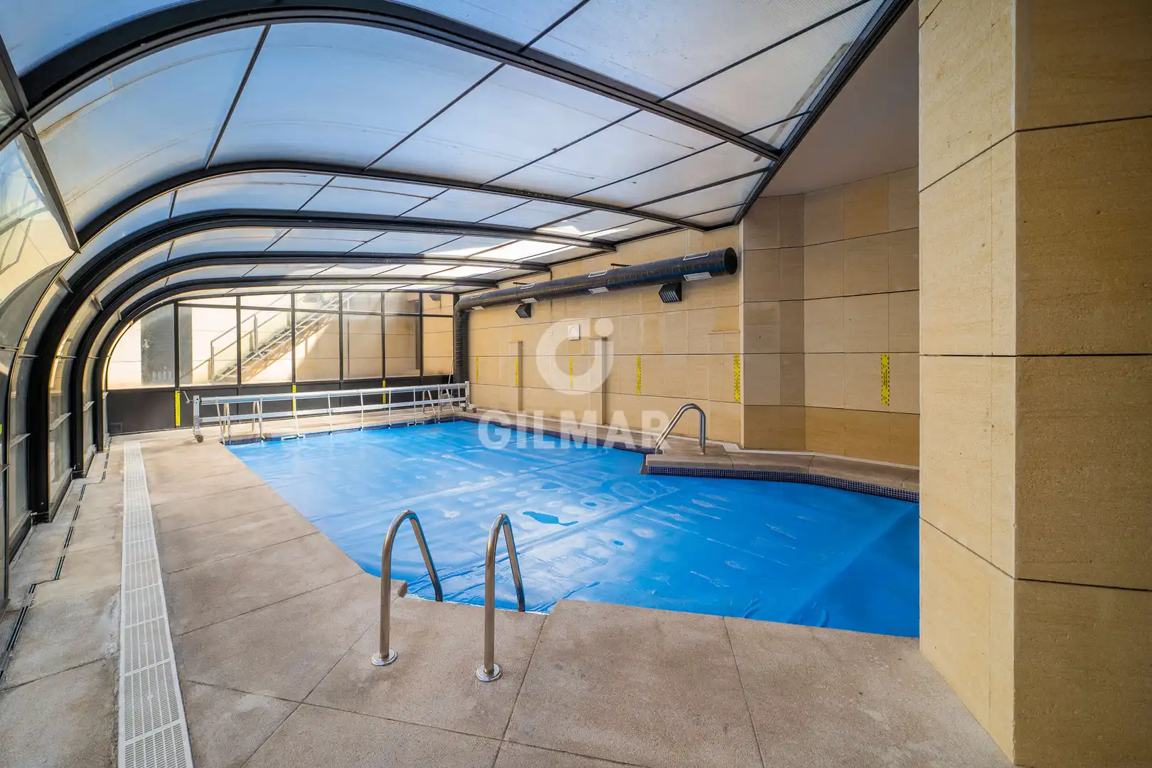 Piscina de Pis en venda en Madrid amb Calefacció, Jardí privat i Traster