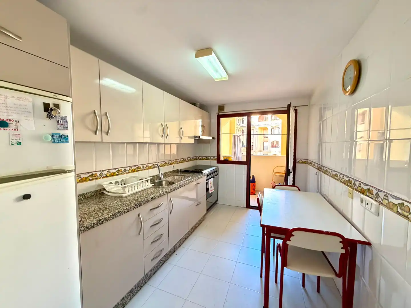 Cocina de Piso de alquiler en Benalmádena con Terraza y Amueblado