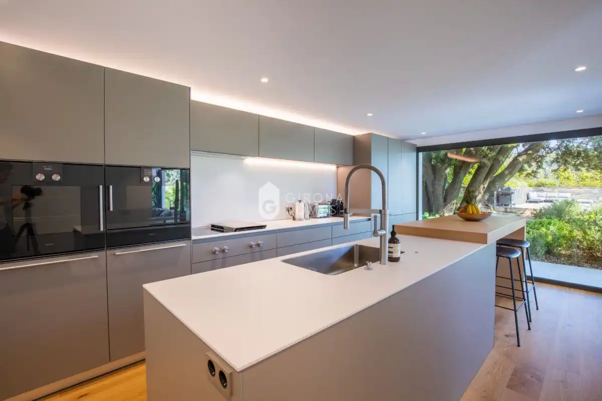 Cocina de Casa o chalet en venta en Sant Julià de Ramis con Aire acondicionado, Calefacción y Jardín privado