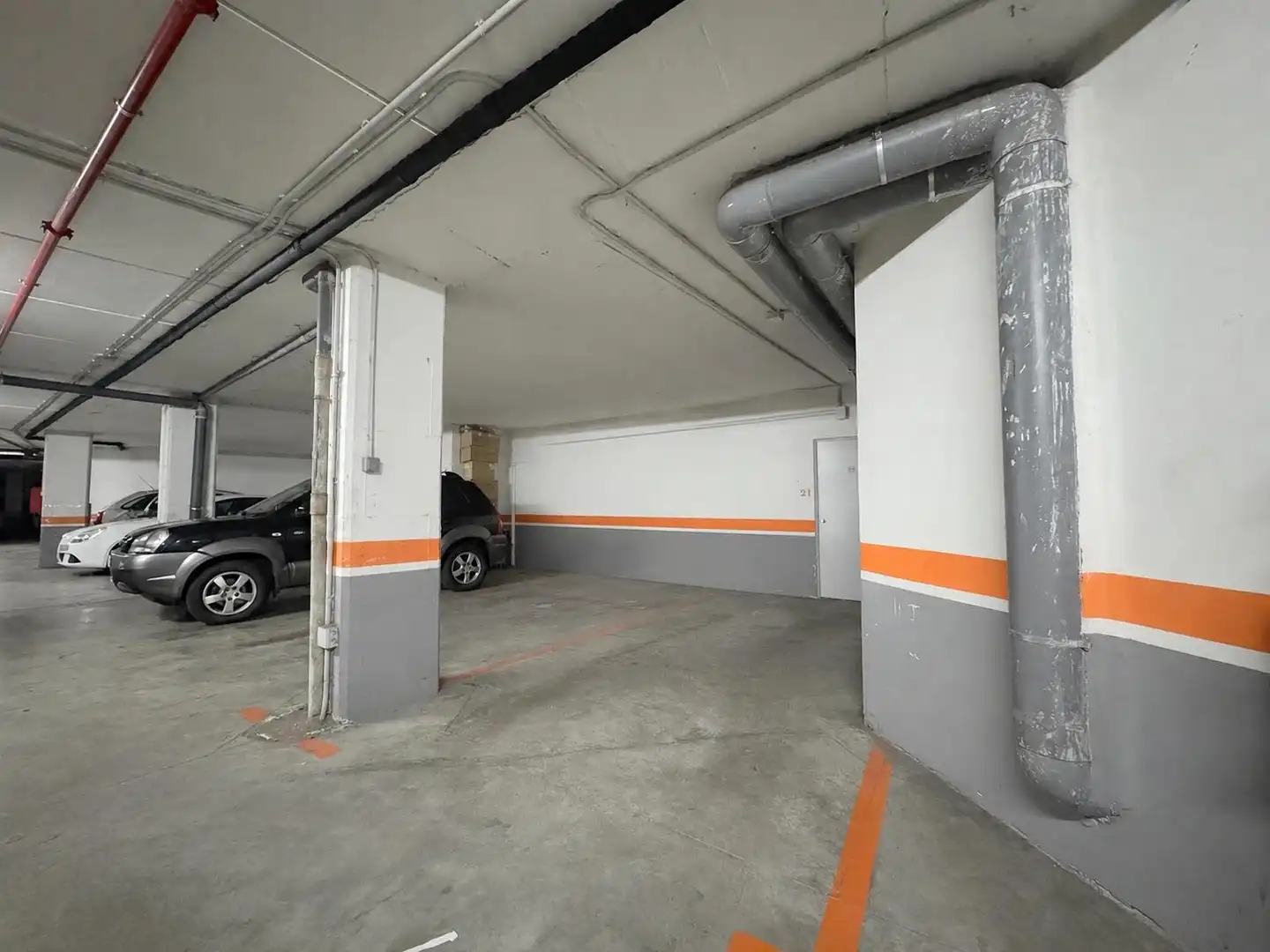 Parking de Piso en venta en Ávila con Calefacción y Piscina comunitaria