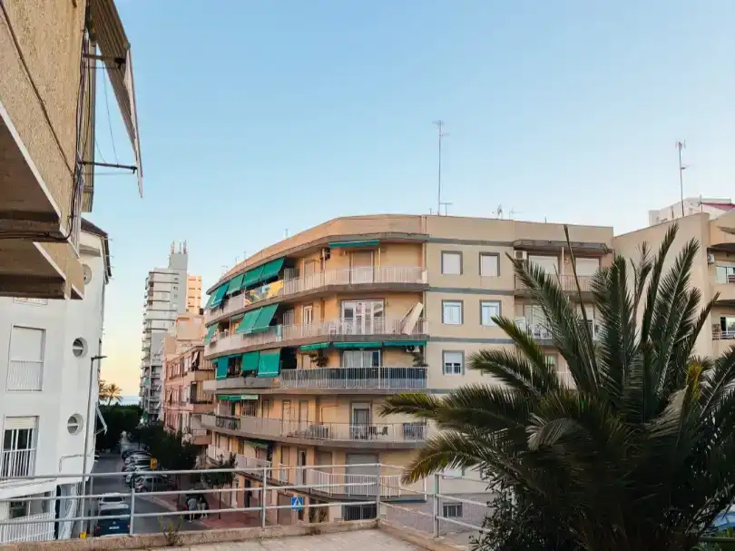 Vista exterior de Pis en venda en Santa Pola amb Balcó
