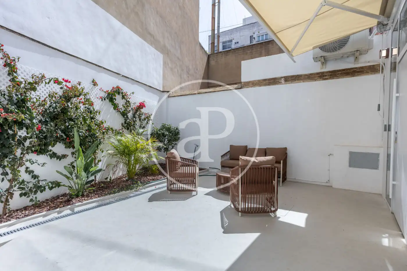 Terrassa de Pis de lloguer en Valencia amb Aire condicionat, Calefacció i Jardí privat