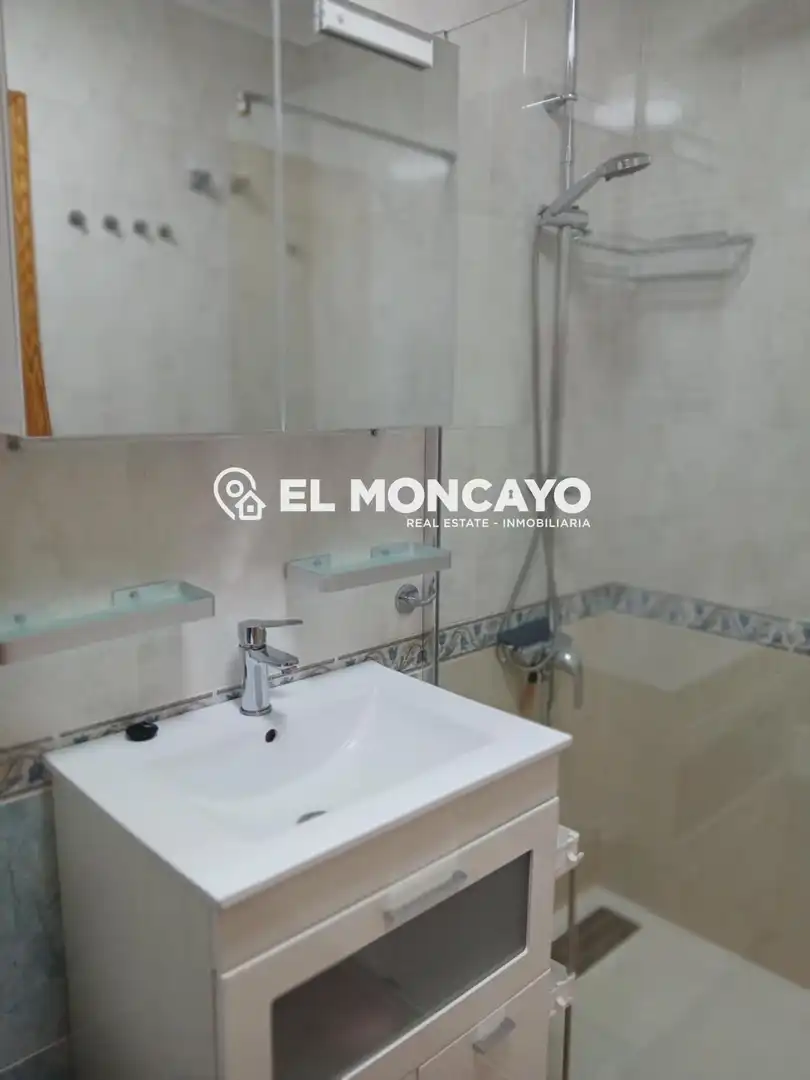 Bany de Casa o xalet en venda en Orihuela amb Aire condicionat, Calefacció i Jardí privat