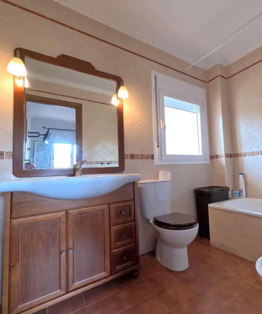 Bany de Apartament en venda en Fuengirola amb Aire condicionat, Terrassa i Traster