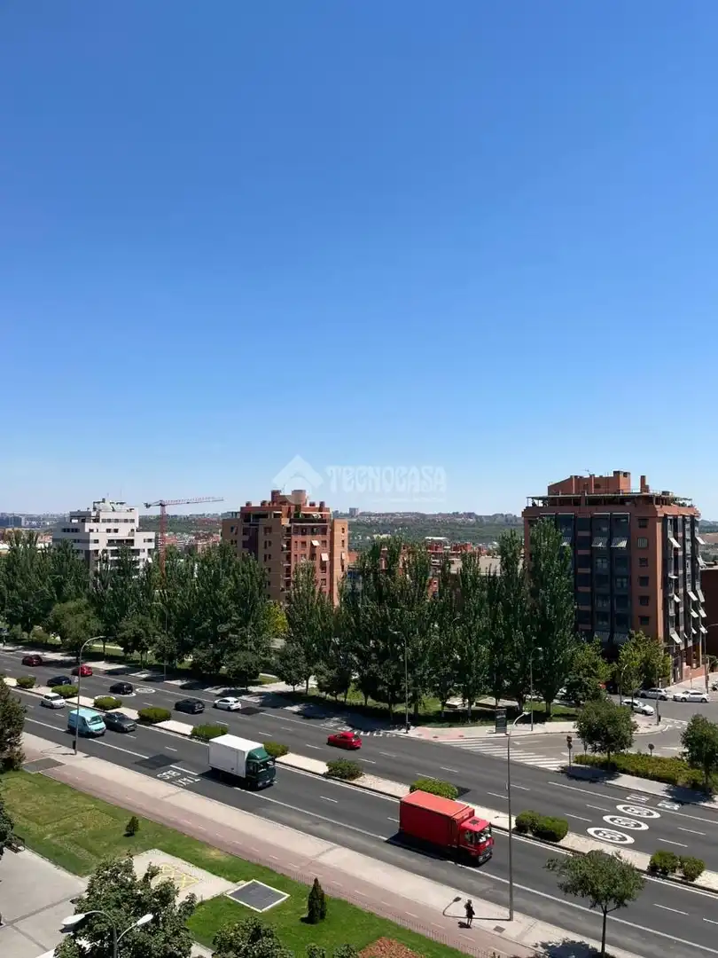 Vista exterior de Piso en venta en Madrid con Calefacción y Terraza