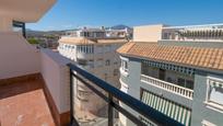Vista exterior de Àtic en venda en El Campello amb Aire condicionat, Calefacció i Terrassa