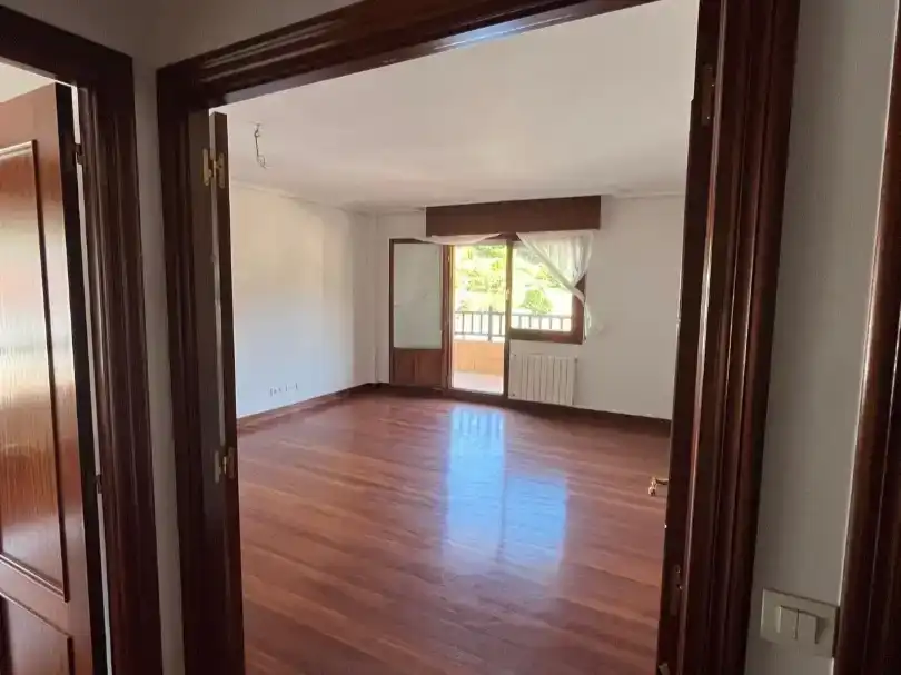 Bedroom of Flat for sale in Alonsotegi  with Balcony