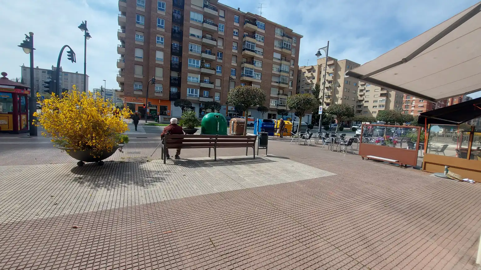 Local de lloguer a Avenida Solidaridad, Residencia