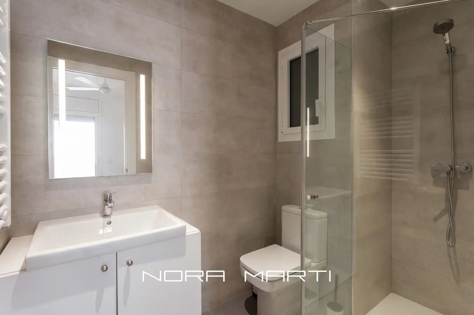 Baño de Piso en venta en Barcelona con Calefacción, Terraza y Balcón