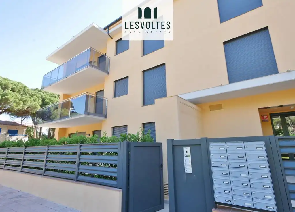 Vista exterior de Piso en venta en Pals con Calefacción, Parquet y Terraza