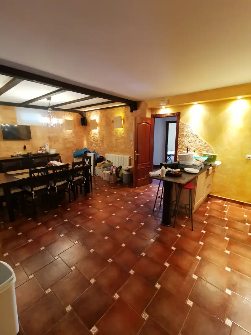 Cuina de Casa o xalet en venda en Castro-Urdiales amb Calefacció, Jardí privat i Terrassa