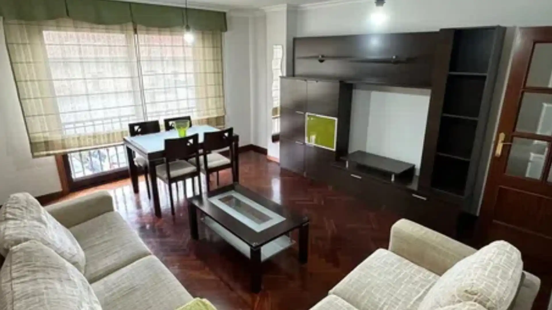 Sala d'estar de Pis en venda en Vilagarcía de Arousa amb Calefacció, Traster i Moblat