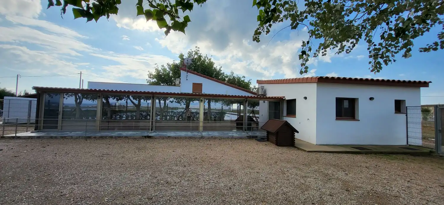 Außenansicht von Haus oder Chalet zum Verkauf in Deltebre mit Klimaanlage und Abstellraum