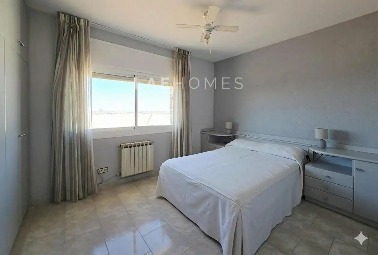 Habitación de Ático en venta en Barcelona con Aire acondicionado, Calefacción y Parquet