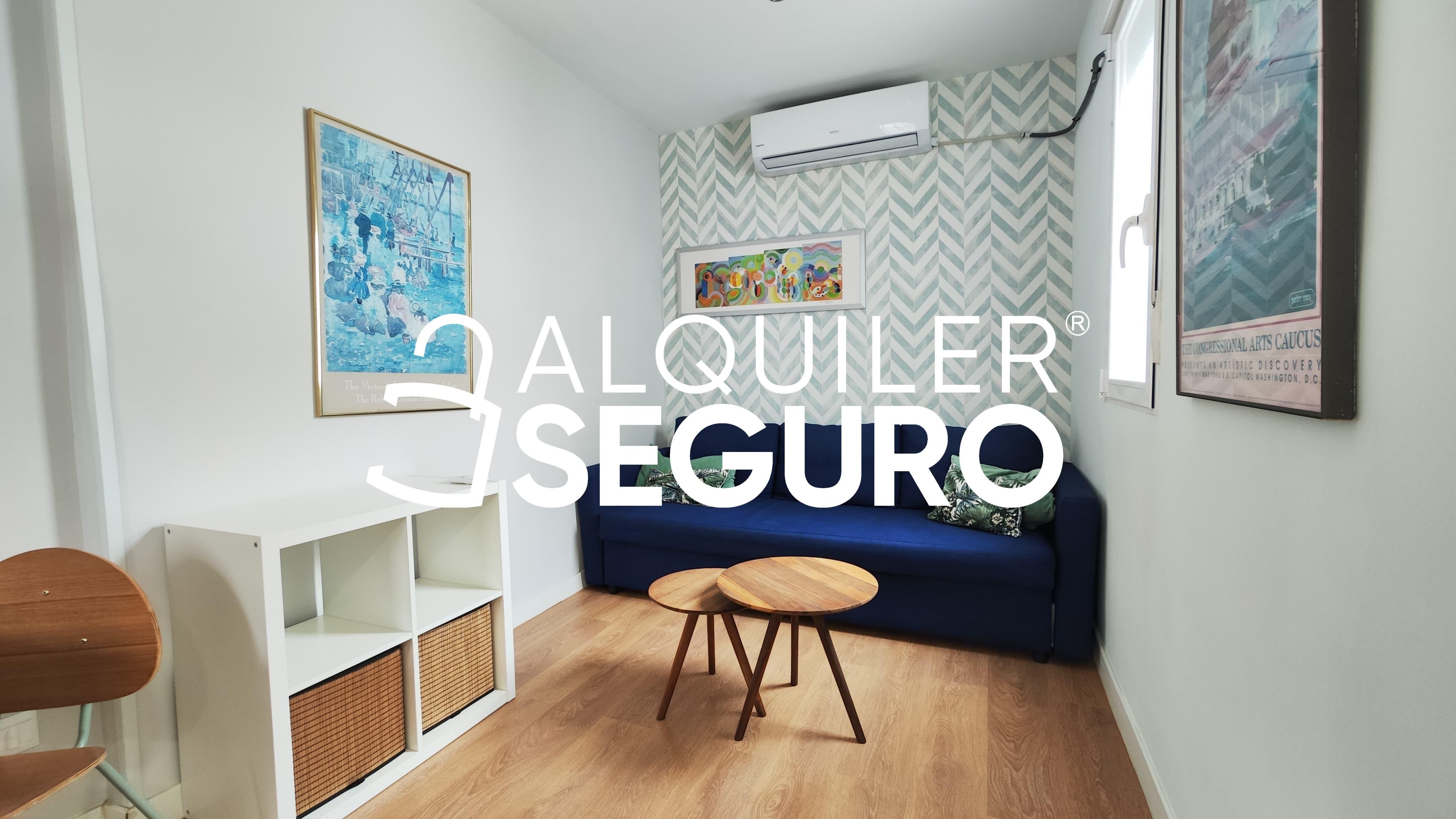 Living room of Flat to rent in  Madrid Capital  with Air Conditioner, Heating and Furnished
