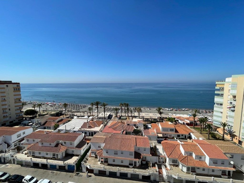 Vista exterior de Pis en venda en Torrox amb Terrassa, Piscina i Piscina comunitària