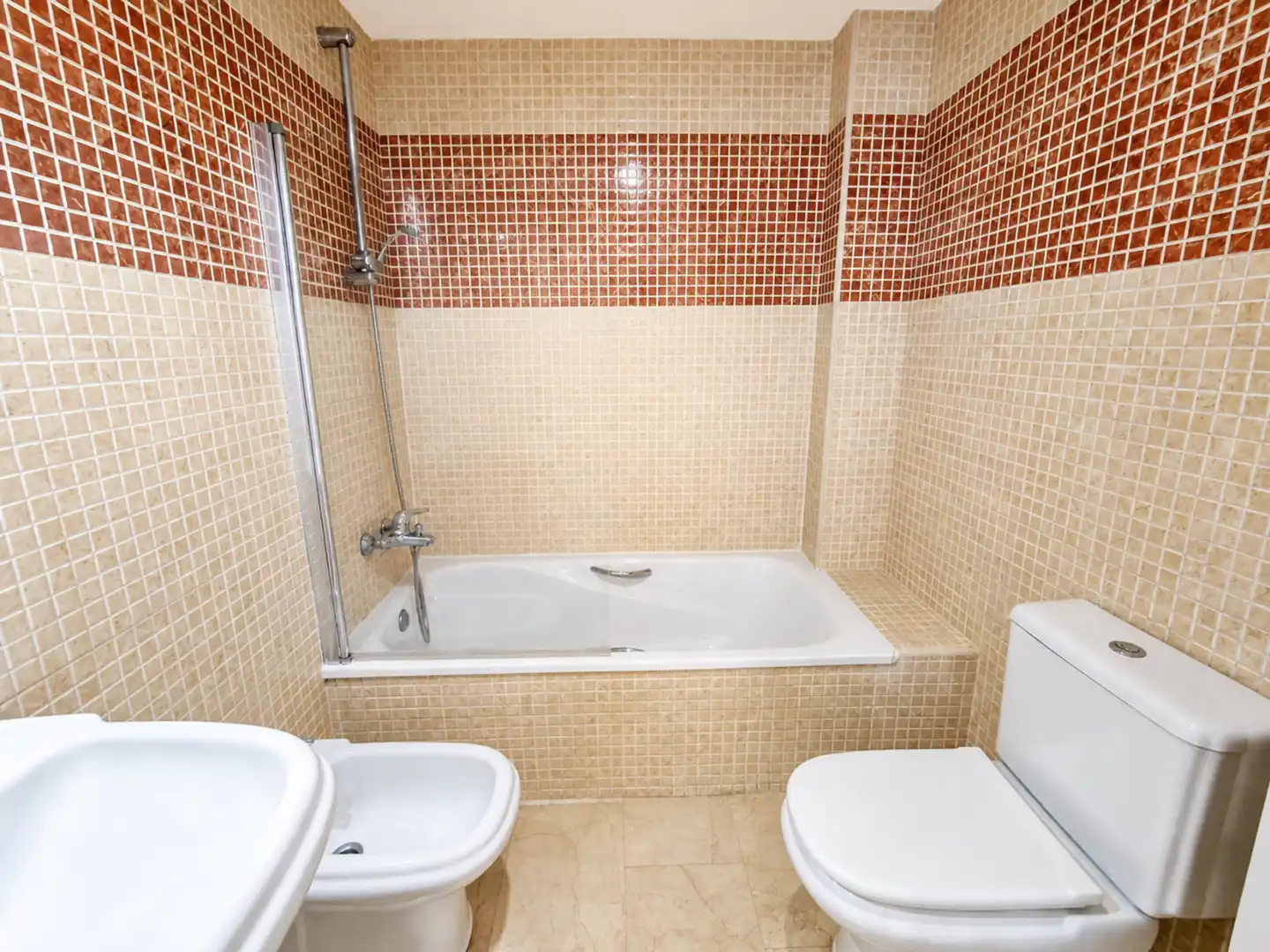 Bathroom of Apartments for sale in Marbella  with Air Conditioner, Terrace and Swimming Pool