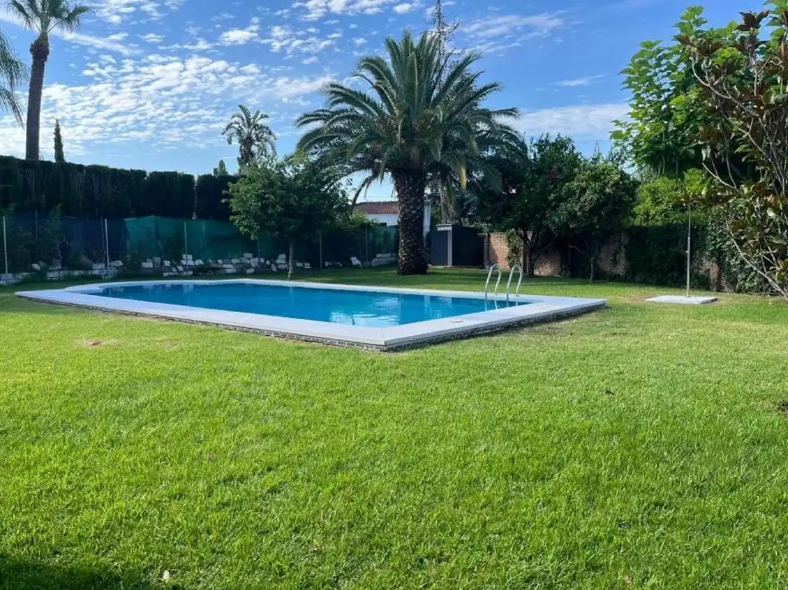 Piscina de Casa o xalet en venda en Córdoba amb Aire condicionat, Jardí privat i Terrassa