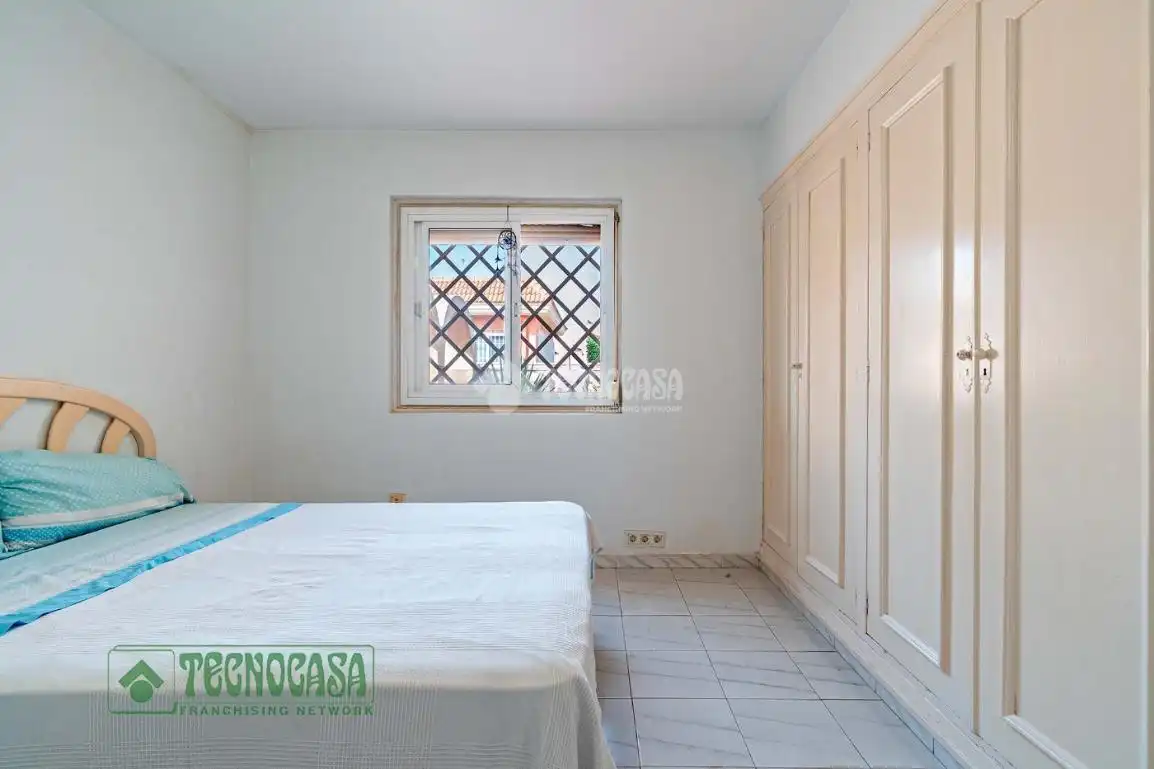 Dormitori de Casa o xalet en venda en Roquetas de Mar amb Calefacció, Terrassa i Alarma