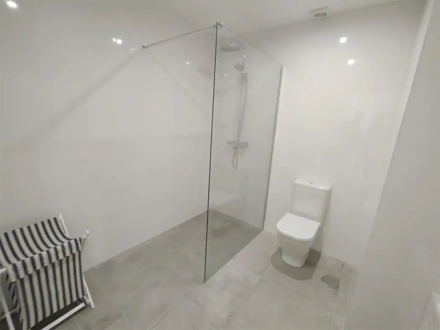Bany de Apartament de lloguer en Fuengirola amb Aire condicionat, Moblat i Forn