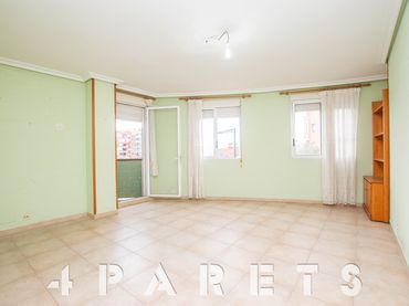 Appartamento con balcone in vendita a Casco Urbano