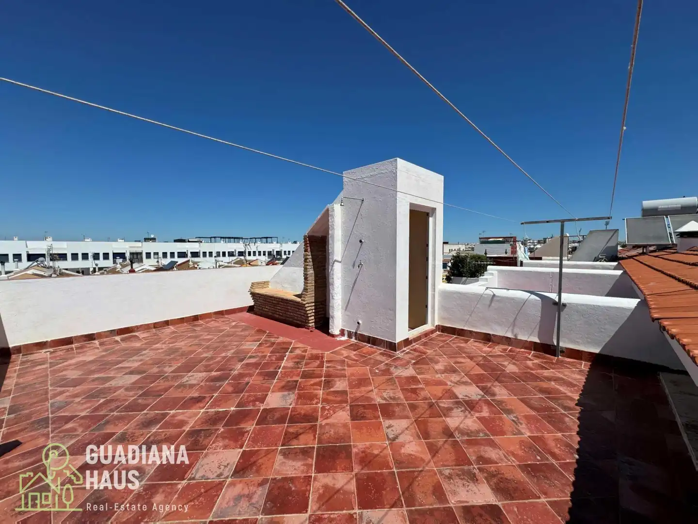 Vista exterior de Casa adosada en venda en Ayamonte amb Terrassa